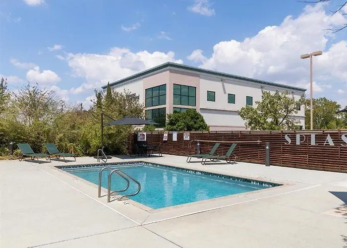 Wingate By Wyndham And Williamson Conference Center 3*