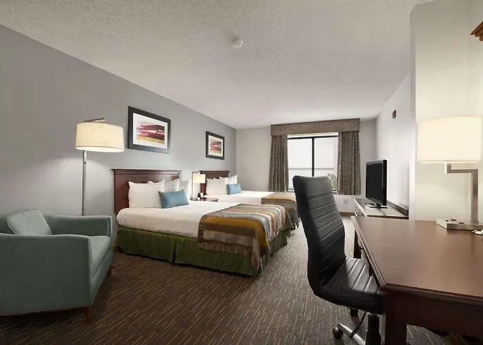 Wingate By Wyndham And Williamson Conference Center Hotel