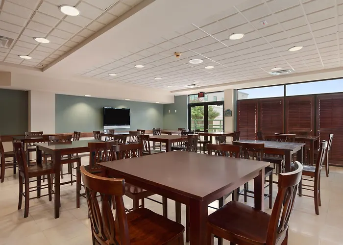 Wingate By Wyndham And Williamson Conference Center Hotel 3*