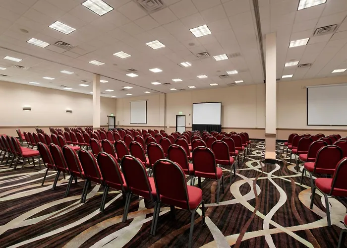 Wingate By Wyndham And Williamson Conference Center