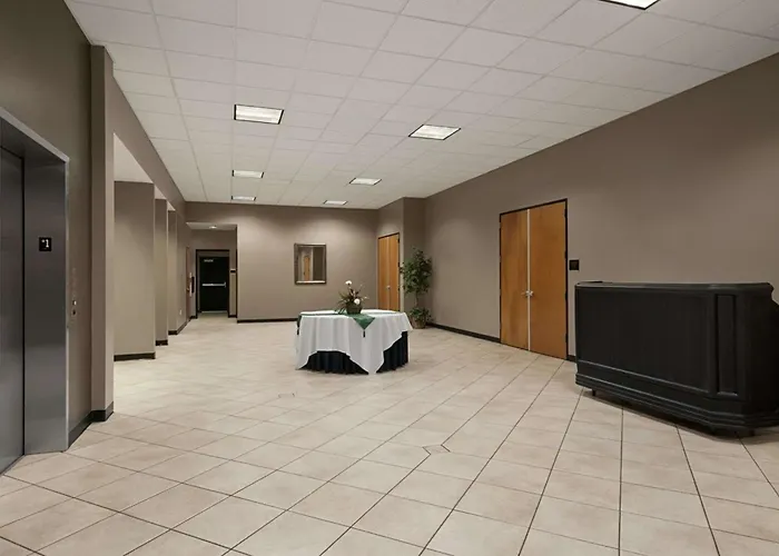 Wingate By Wyndham And Williamson Conference Center Hotel Round Rock