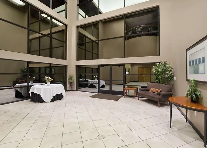 Wingate By Wyndham And Williamson Conference Center 3*