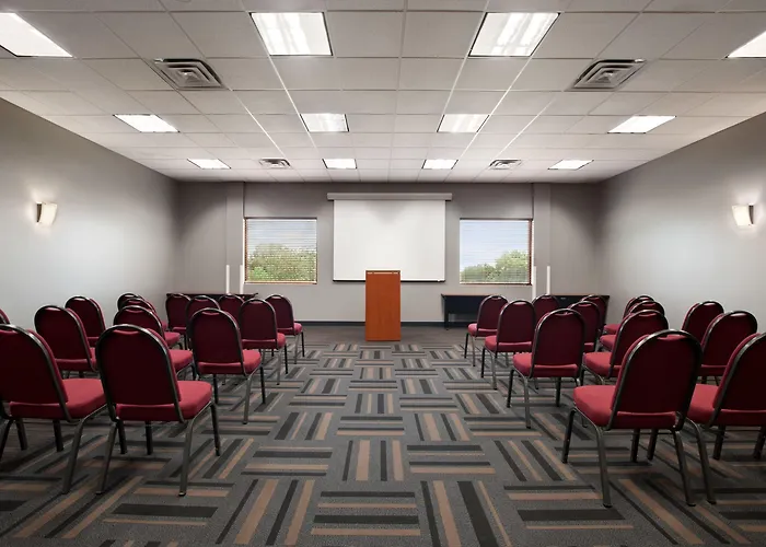 Wingate By Wyndham And Williamson Conference Center