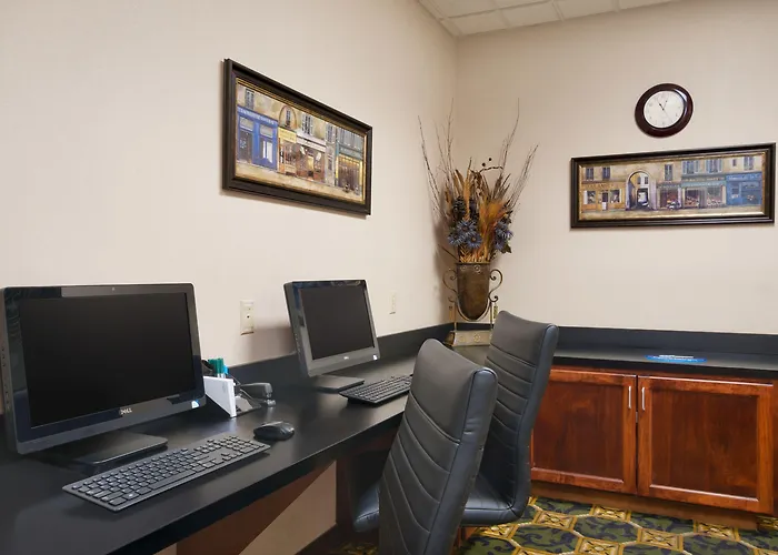 Wingate By Wyndham And Williamson Conference Center
