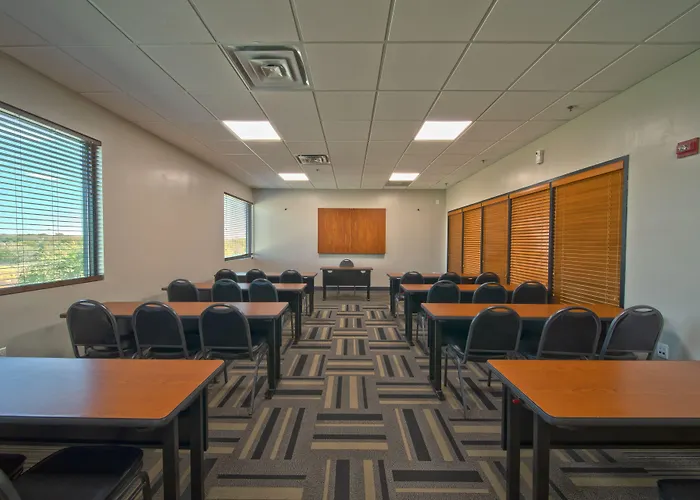 Wingate By Wyndham And Williamson Conference Center Hotel