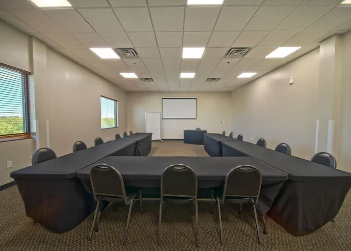 Wingate By Wyndham And Williamson Conference Center Hotel