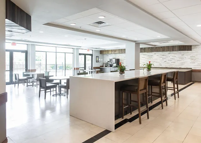 Wingate By Wyndham And Williamson Conference Center Hotel 3*