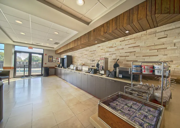 Wingate By Wyndham And Williamson Conference Center Hotel Round Rock