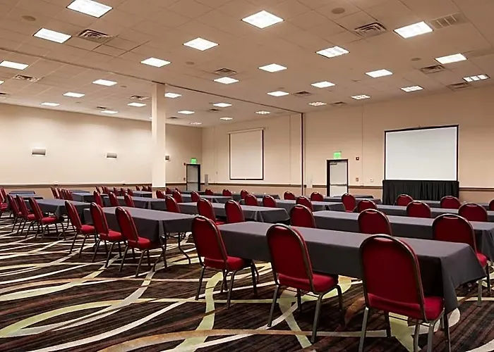 Wingate By Wyndham And Williamson Conference Center
